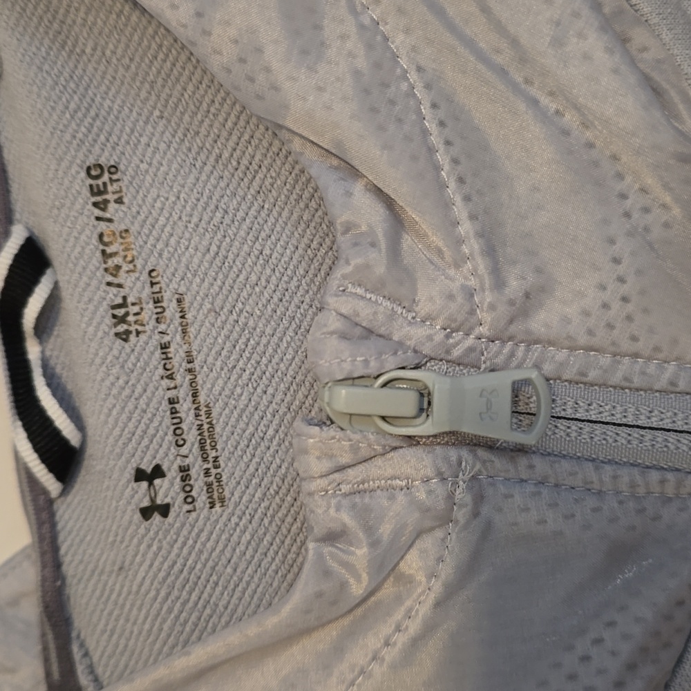 Under Armour Light Gray Short Sleeve Pullover - Picture 3 of 4